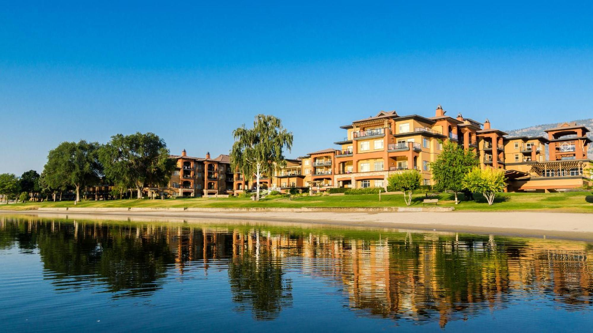 Watermark Beach Resort Осойос Екстериор снимка
