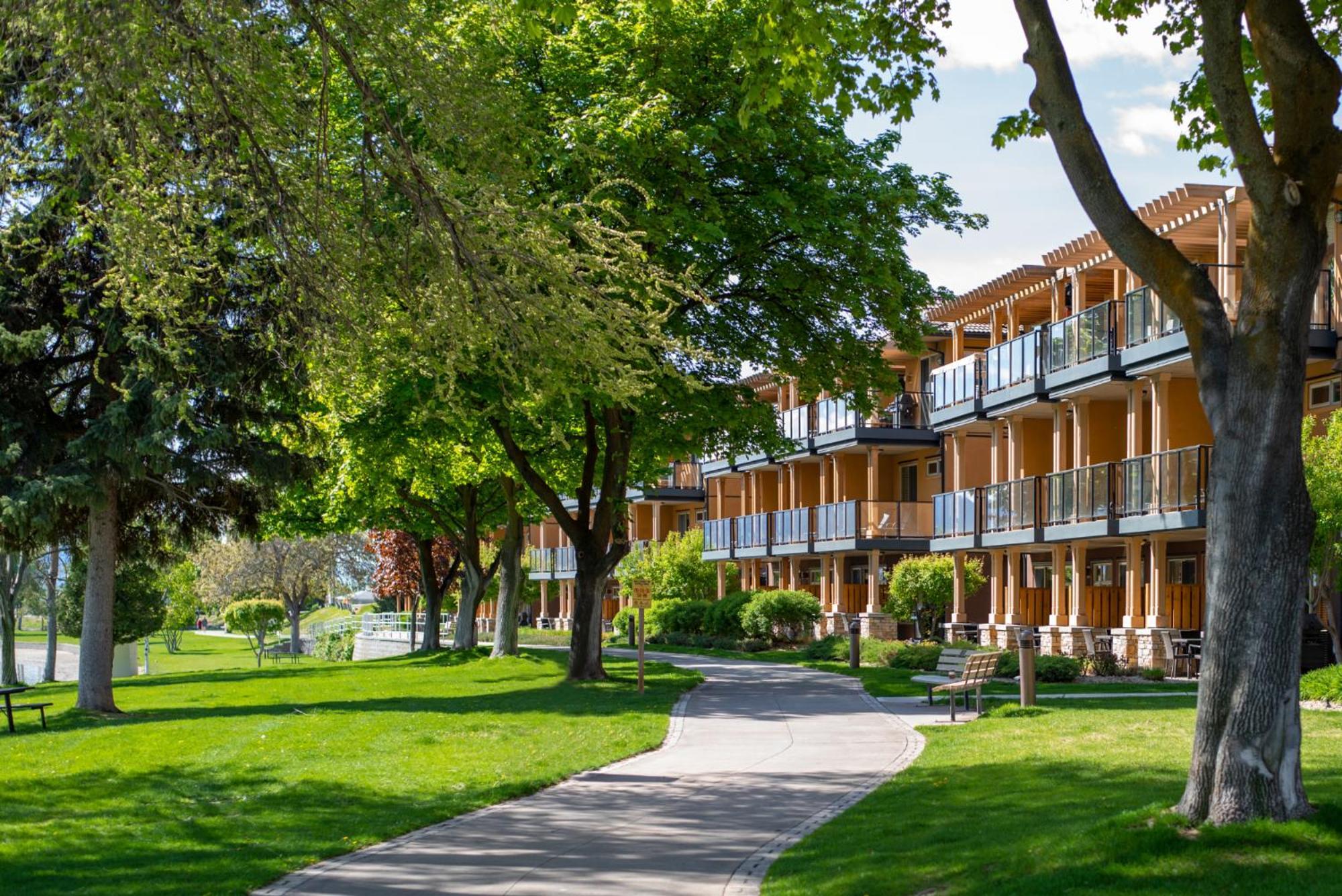 Watermark Beach Resort Осойос Екстериор снимка